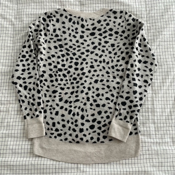 LOFT cozy high-low hem v-neck sweater - Picture 2 of 5